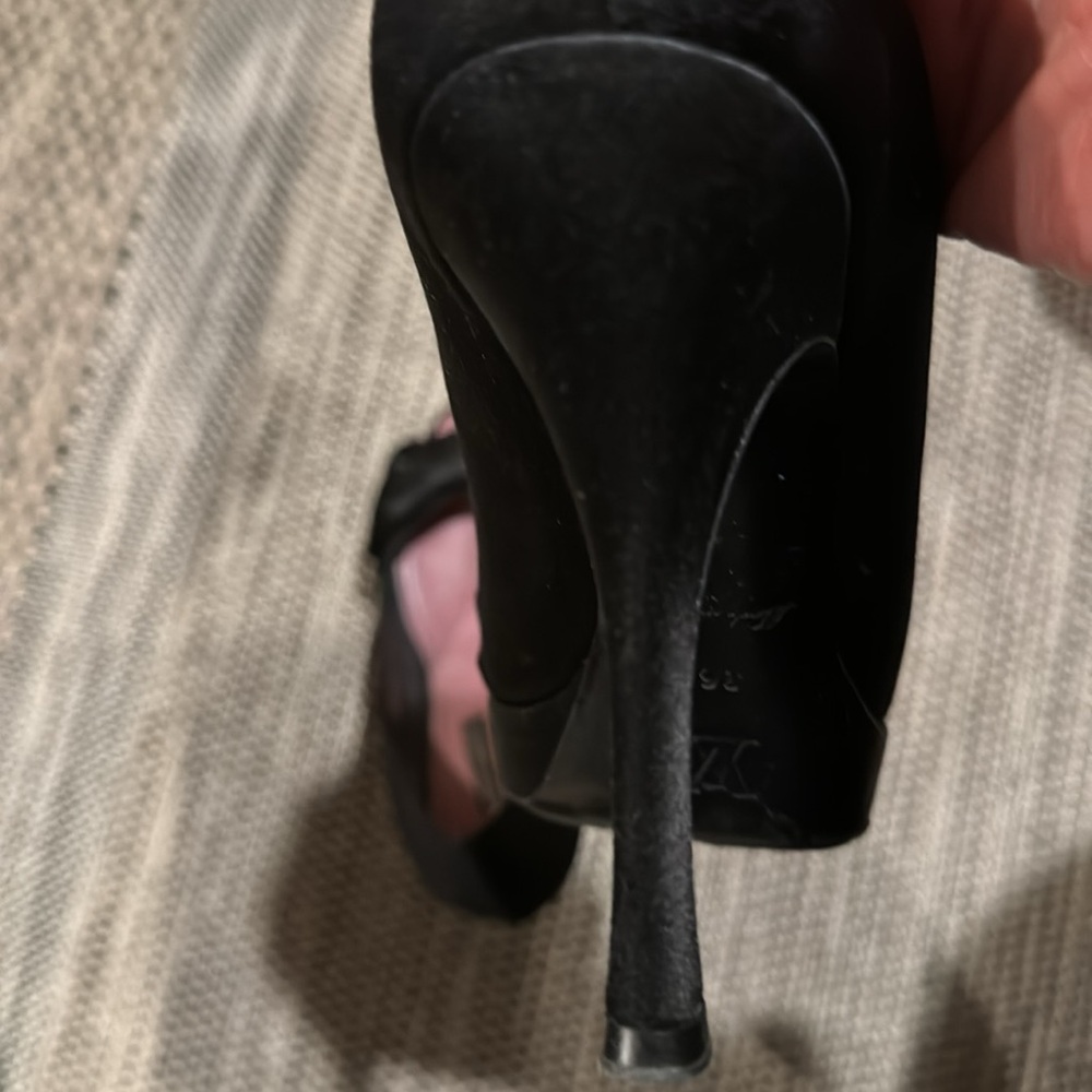 Louis Vuitton satin open toe heels on platform - Picture 15 of 16